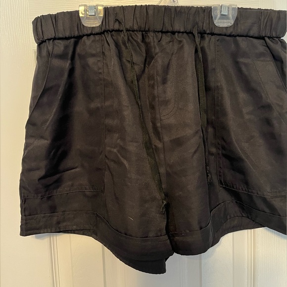 3X Black shiny, dressy shorts with pockets - Picture 1 of 4